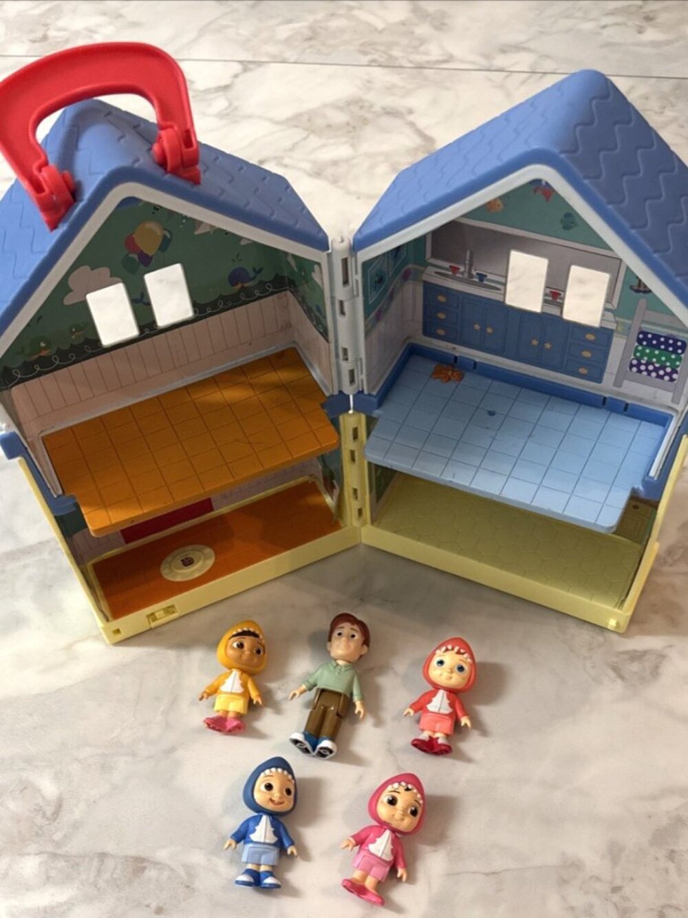 Cocomelon Deluxe Family House Playset with Figures Store n Go Carry Case Sounds